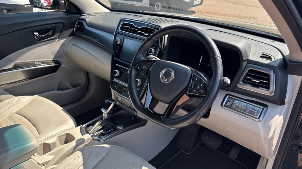 Ssangyong Tivoli 1.5P Ultimate Auto 5dr Petrol Hatchback - Image 11