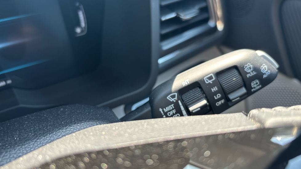 Ssangyong Tivoli 1.5P Ultimate Auto 5dr Petrol Hatchback - Image 33