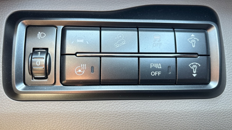 Ssangyong Tivoli 1.5P Ultimate Auto 5dr Petrol Hatchback - Image 34