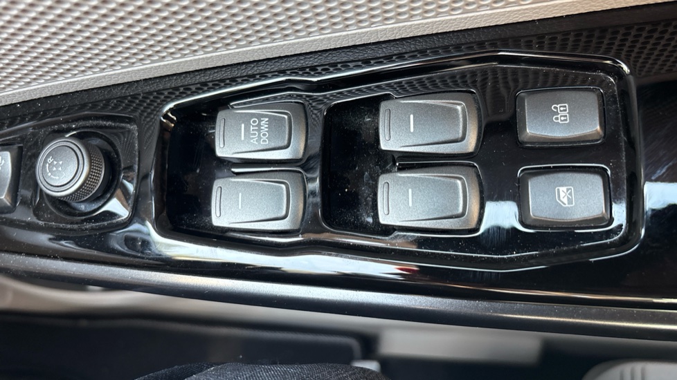 Ssangyong Tivoli 1.5P Ultimate Auto 5dr Petrol Hatchback - Image 35