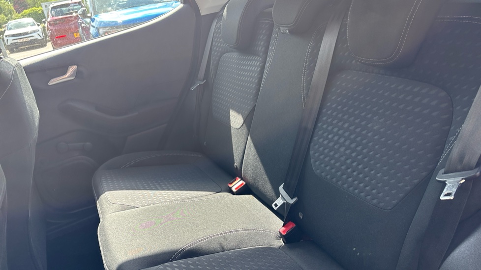 Ford Fiesta 1.1 Zetec 5dr Petrol Hatchback - Image 16