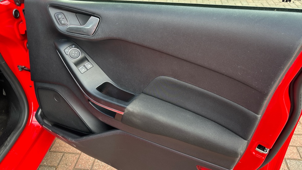 Ford Fiesta 1.1 Zetec 5dr Petrol Hatchback - Image 36