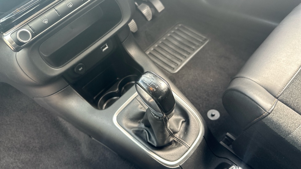 Citroen C3 1.2 PureTech Flair Plus 5dr Petrol Hatchback - Image 13