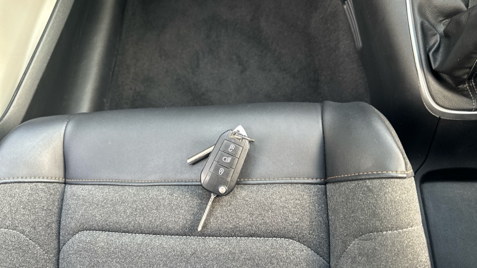 Citroen C3 1.2 PureTech Flair Plus 5dr Petrol Hatchback - Image 20