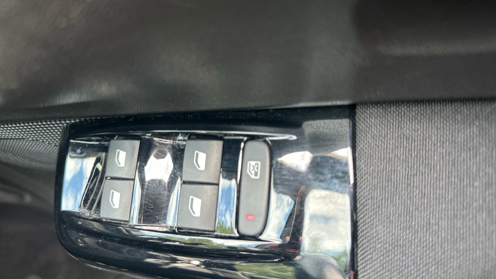 Citroen C3 1.2 PureTech Flair Plus 5dr Petrol Hatchback - Image 31