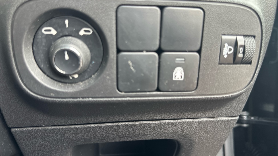 Citroen C3 1.2 PureTech Flair Plus 5dr Petrol Hatchback - Image 33