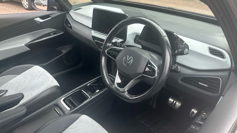 Volkswagen ID.3 107KW Family Pro 58kWh 5dr Auto Electric Hatchback - Image 11
