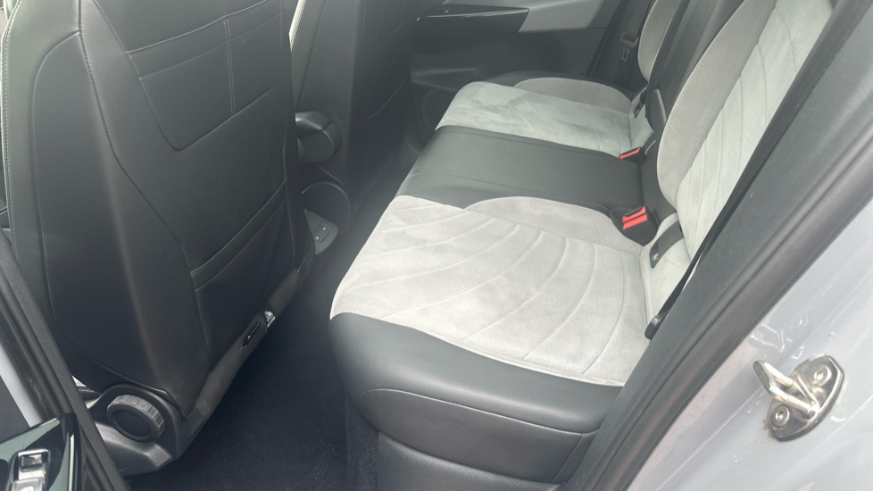 Volkswagen ID.3 107KW Family Pro 58kWh 5dr Auto Electric Hatchback - Image 16