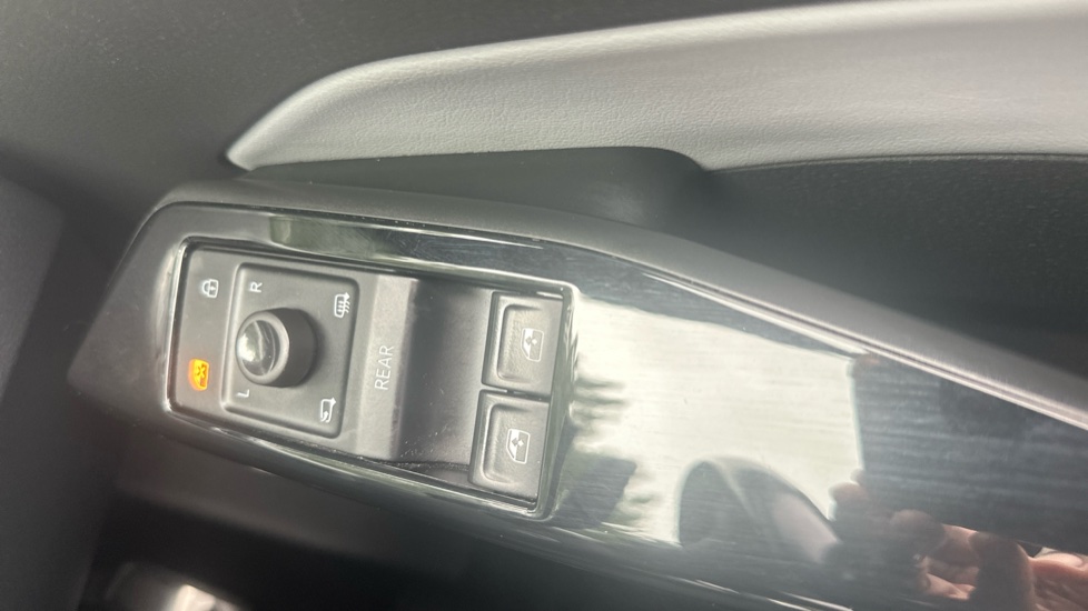 Volkswagen ID.3 107KW Family Pro 58kWh 5dr Auto Electric Hatchback - Image 28