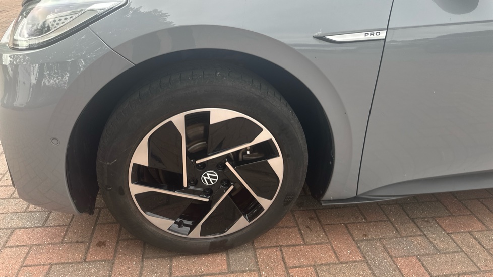 Volkswagen ID.3 107KW Family Pro 58kWh 5dr Auto Electric Hatchback - Image 31