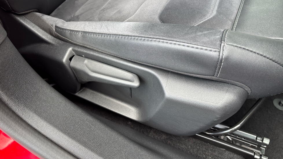 Citroen C4 1.2 PureTech [130] Max 5dr Auto Petrol Hatchback - Image 38