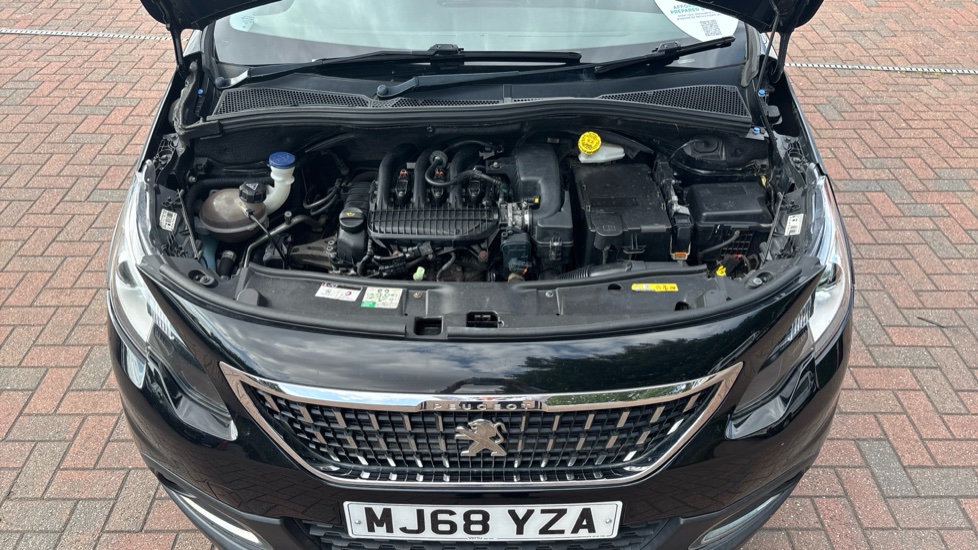 Peugeot 2008 1.2 PureTech Allure 5dr [Start Stop] Petrol Estate - Image 8