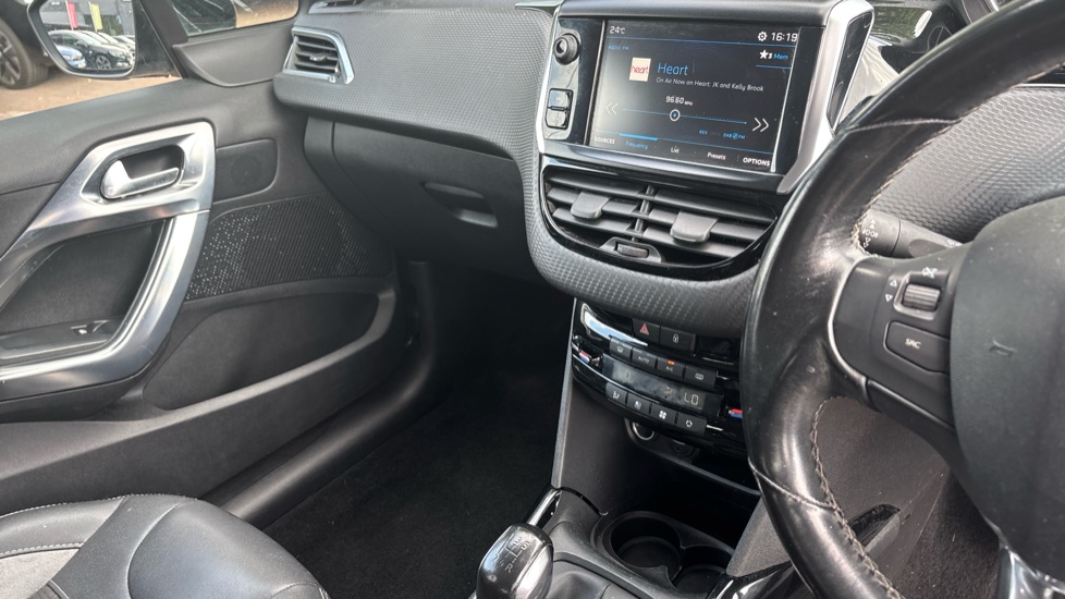 Peugeot 2008 1.2 PureTech Allure 5dr [Start Stop] Petrol Estate - Image 14