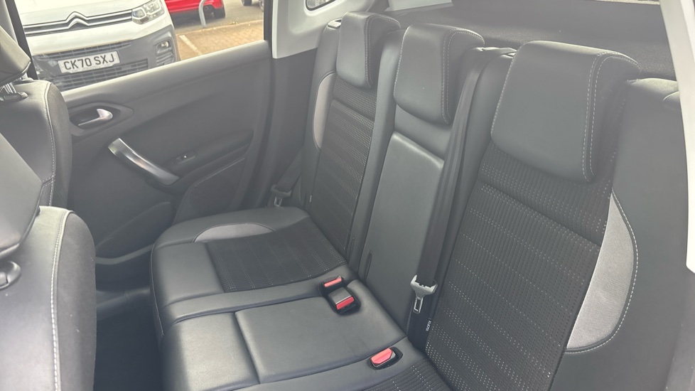 Peugeot 2008 1.2 PureTech Allure 5dr [Start Stop] Petrol Estate - Image 16