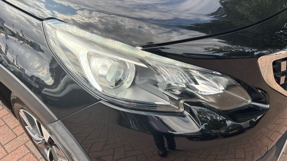 Peugeot 2008 1.2 PureTech Allure 5dr [Start Stop] Petrol Estate - Image 35