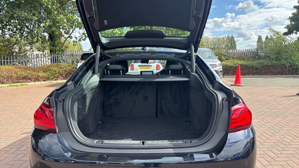 BMW 4 Series 420i M Sport 5dr [Professional Media] Petrol Hatchback - Image 4