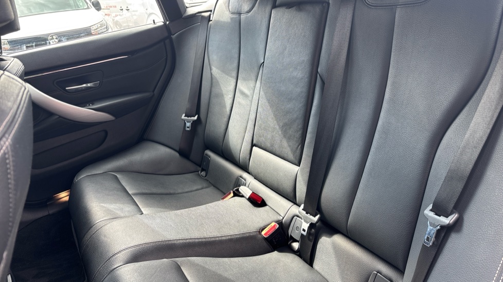 BMW 4 Series 420i M Sport 5dr [Professional Media] Petrol Hatchback - Image 16