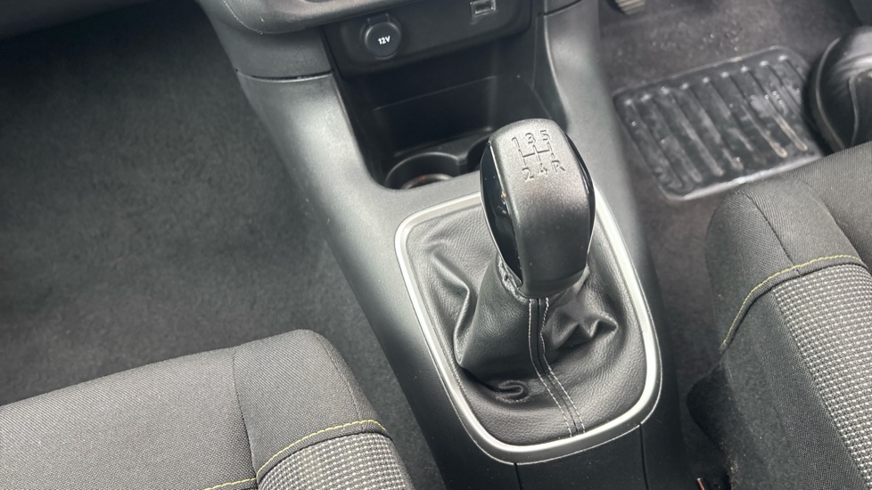 Citroen C3 1.2 PureTech Plus 5dr Petrol Hatchback - Image 13