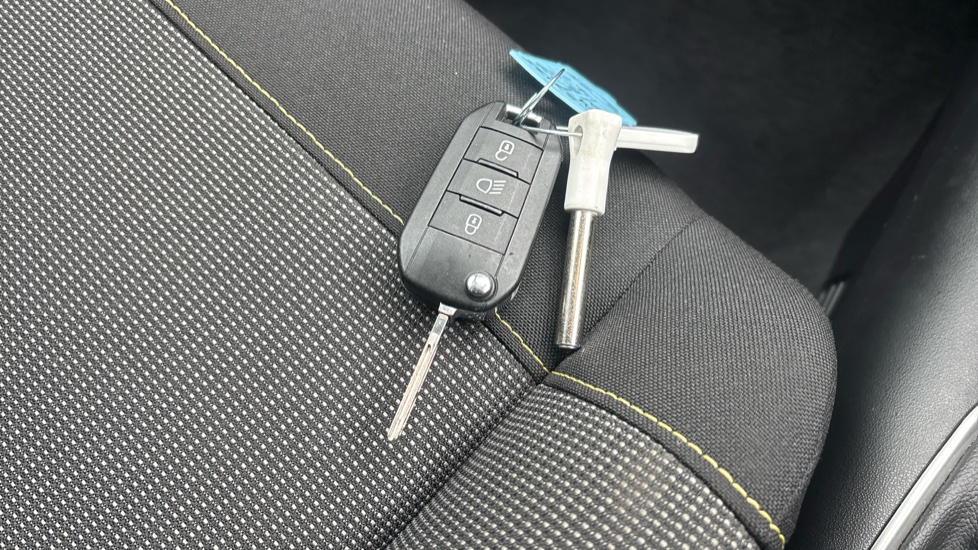 Citroen C3 1.2 PureTech Plus 5dr Petrol Hatchback - Image 20
