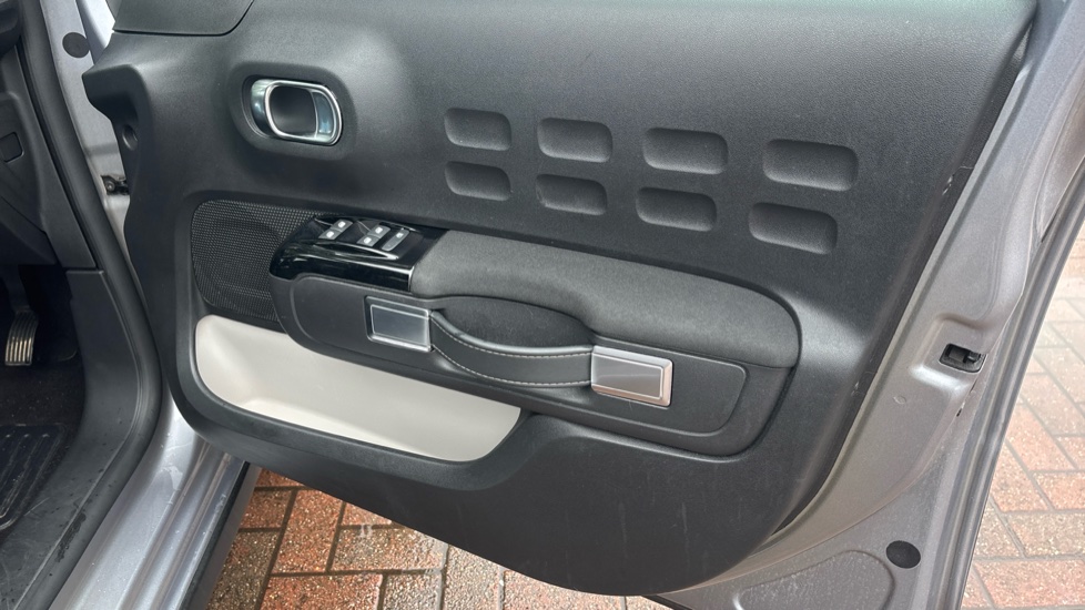 Citroen C3 1.2 PureTech Plus 5dr Petrol Hatchback - Image 35