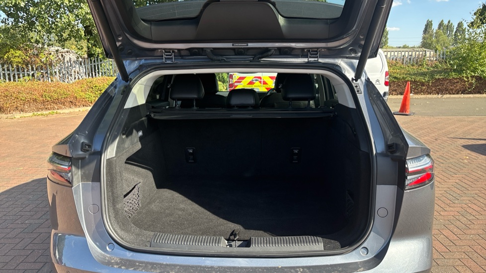 MG HS 1.5 T-GDI Trophy 5dr DCT Petrol Hatchback - Image 4