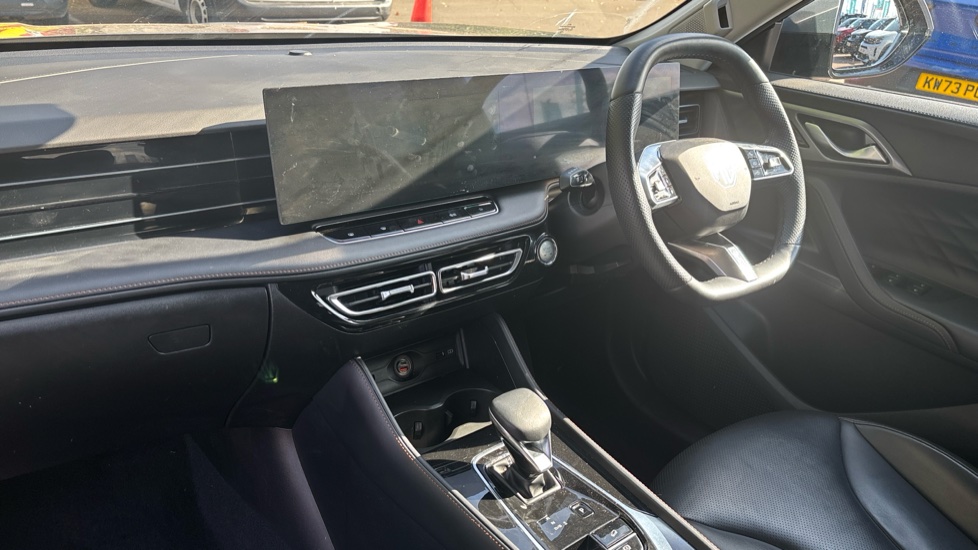 MG HS 1.5 T-GDI Trophy 5dr DCT Petrol Hatchback - Image 9