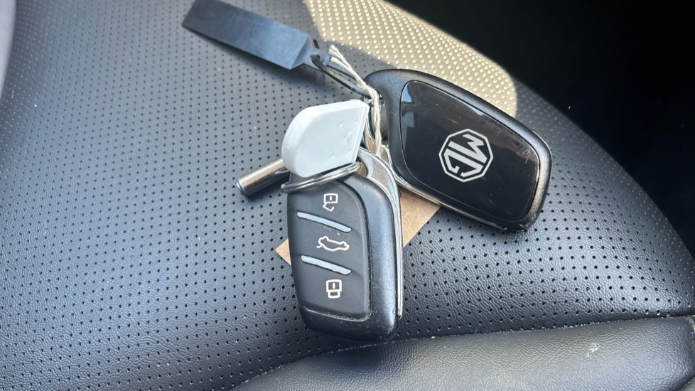 MG HS 1.5 T-GDI Trophy 5dr DCT Petrol Hatchback - Image 20