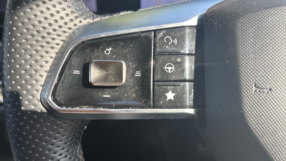 MG HS 1.5 T-GDI Trophy 5dr DCT Petrol Hatchback - Image 31