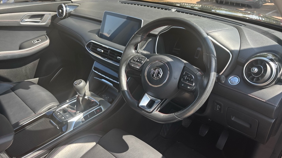 MG HS 1.5 T-GDI SE 5dr Petrol Hatchback - Image 11