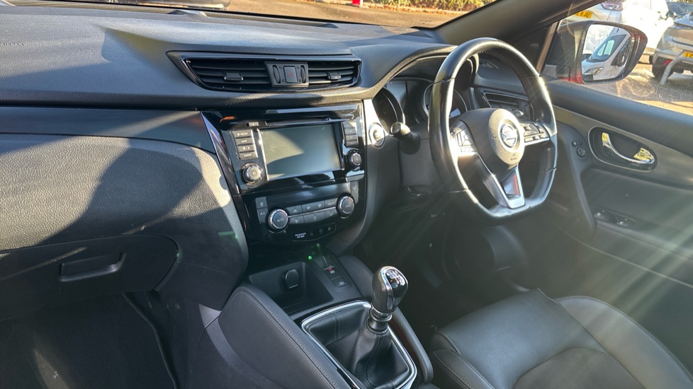 Nissan Qashqai 1.3 DiG-T N-Tec 5dr Petrol Hatchback - Image 9