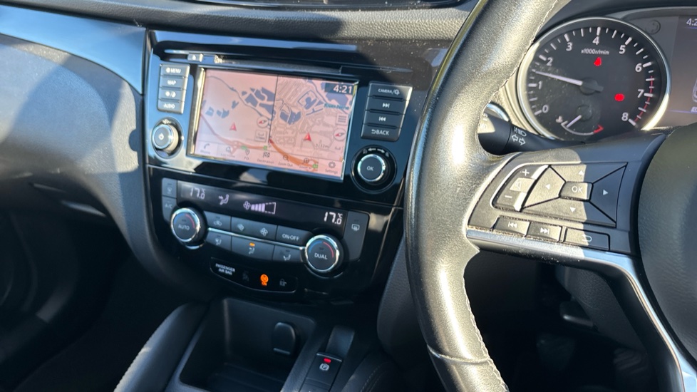 Nissan Qashqai 1.3 DiG-T N-Tec 5dr Petrol Hatchback - Image 14