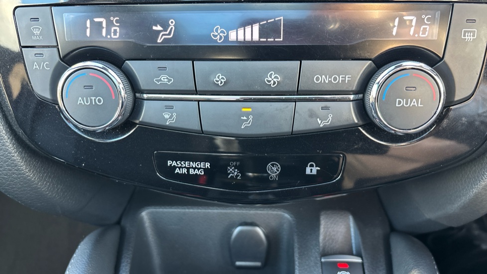Nissan Qashqai 1.3 DiG-T N-Tec 5dr Petrol Hatchback - Image 28