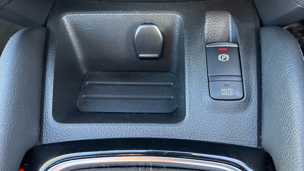 Nissan Qashqai 1.3 DiG-T N-Tec 5dr Petrol Hatchback - Image 29