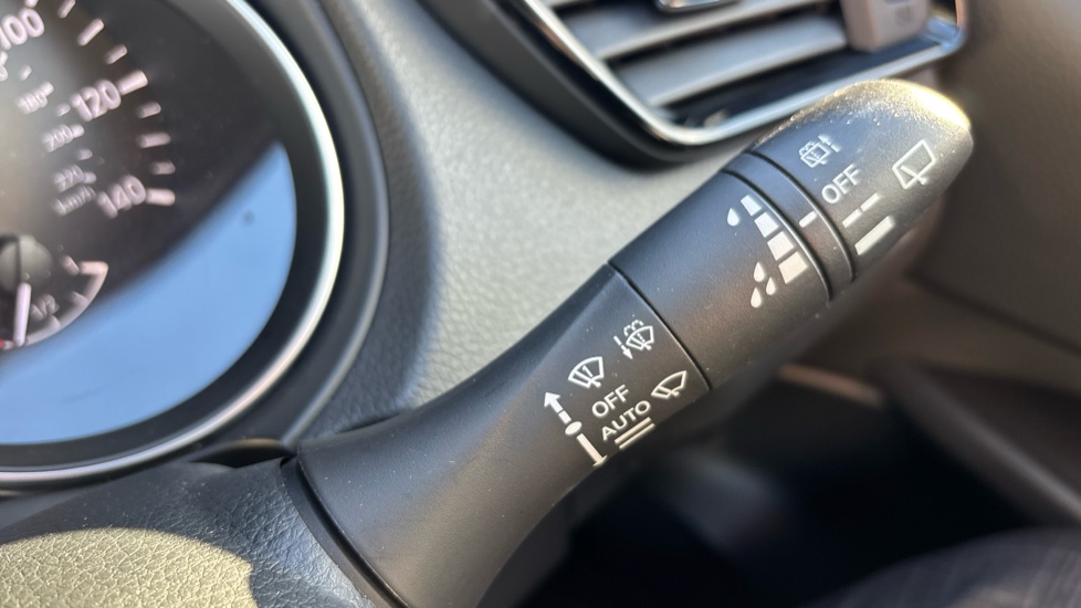 Nissan Qashqai 1.3 DiG-T N-Tec 5dr Petrol Hatchback - Image 36