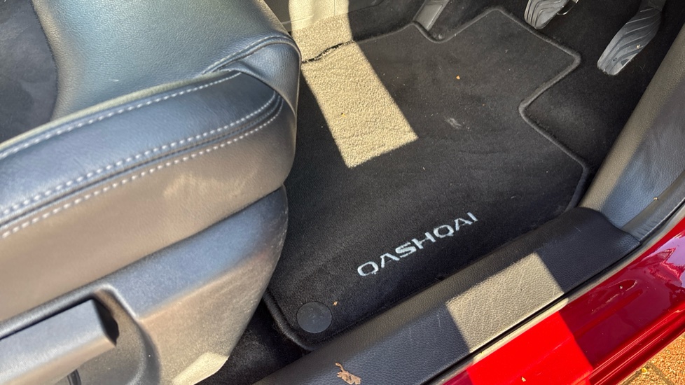 Nissan Qashqai 1.3 DiG-T N-Tec 5dr Petrol Hatchback - Image 39