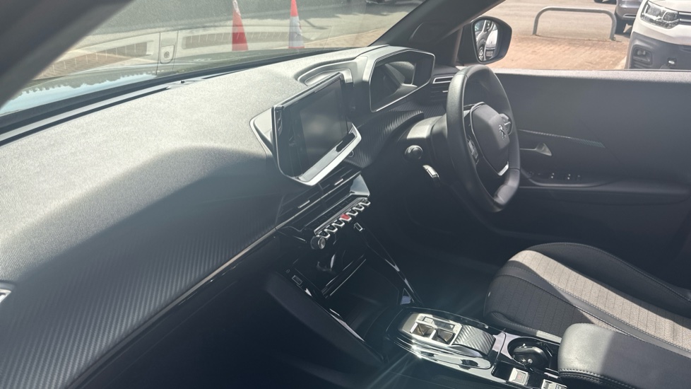 Peugeot 2008 100kW Allure Premium+ 50kWh 5dr Auto Electric Estate - Image 9