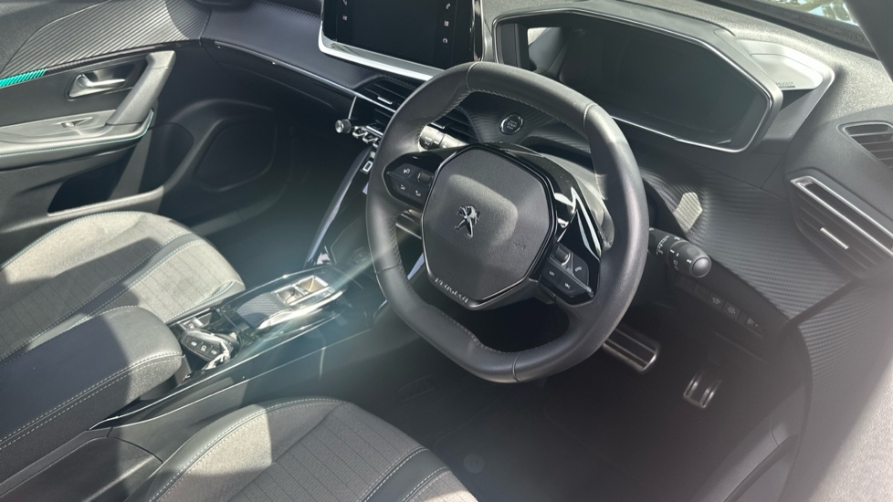 Peugeot 2008 100kW Allure Premium+ 50kWh 5dr Auto Electric Estate - Image 11