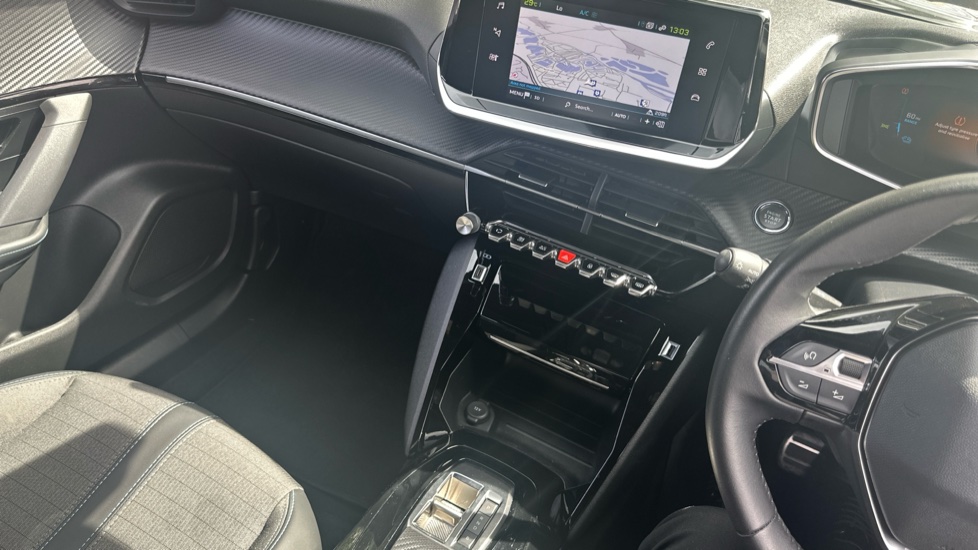 Peugeot 2008 100kW Allure Premium+ 50kWh 5dr Auto Electric Estate - Image 14