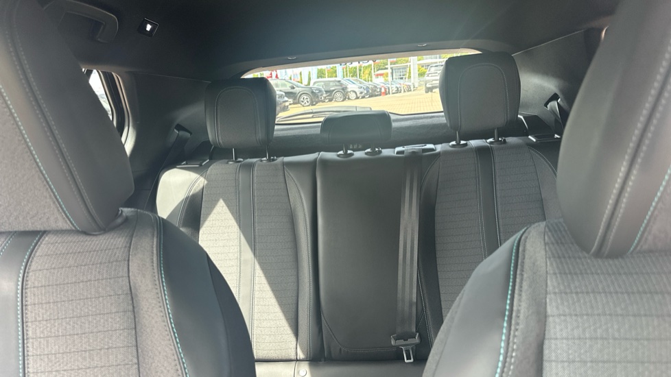 Peugeot 2008 100kW Allure Premium+ 50kWh 5dr Auto Electric Estate - Image 15
