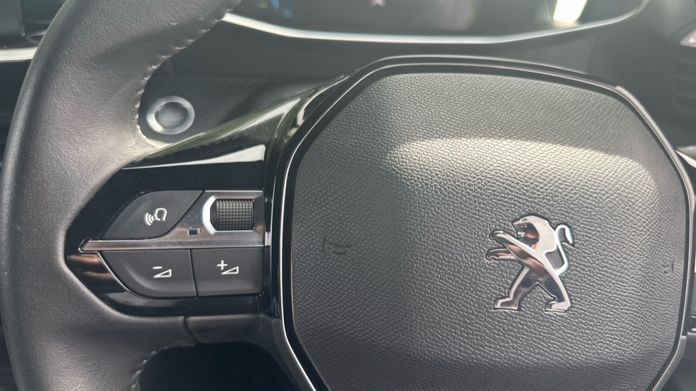 Peugeot 2008 100kW Allure Premium+ 50kWh 5dr Auto Electric Estate - Image 23