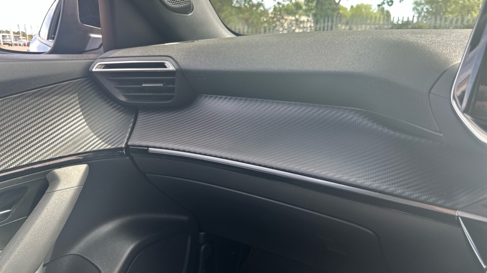 Peugeot 2008 100kW Allure Premium+ 50kWh 5dr Auto Electric Estate - Image 27