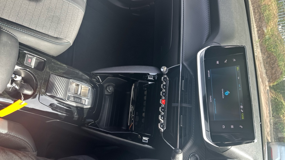 Peugeot 2008 100kW Allure Premium+ 50kWh 5dr Auto Electric Estate - Image 29