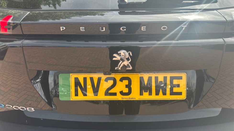 Peugeot 2008 100kW Allure Premium+ 50kWh 5dr Auto Electric Estate - Image 37