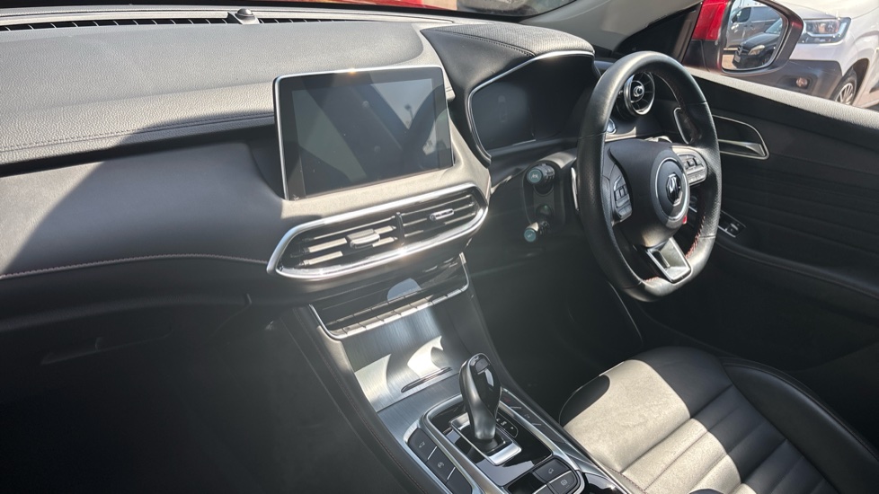 MG HS 1.5 T-GDI Exclusive 5dr DCT Petrol Hatchback - Image 9