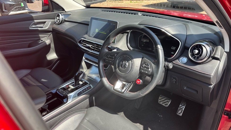 MG HS 1.5 T-GDI Exclusive 5dr DCT Petrol Hatchback - Image 11