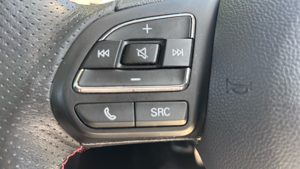 MG HS 1.5 T-GDI Exclusive 5dr DCT Petrol Hatchback - Image 32