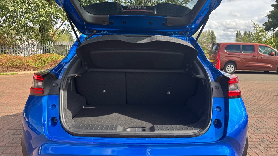 Nissan Juke 1.6 Hybrid N-Connecta 5dr Auto Hybrid Hatchback - Image 4