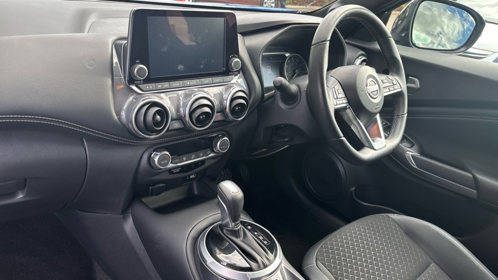 Nissan Juke 1.6 Hybrid N-Connecta 5dr Auto Hybrid Hatchback - Image 9