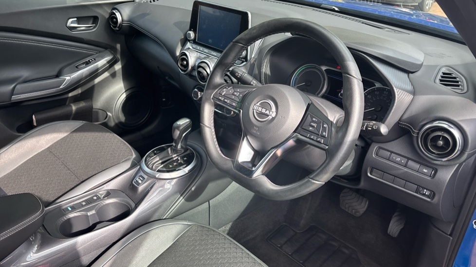 Nissan Juke 1.6 Hybrid N-Connecta 5dr Auto Hybrid Hatchback - Image 11