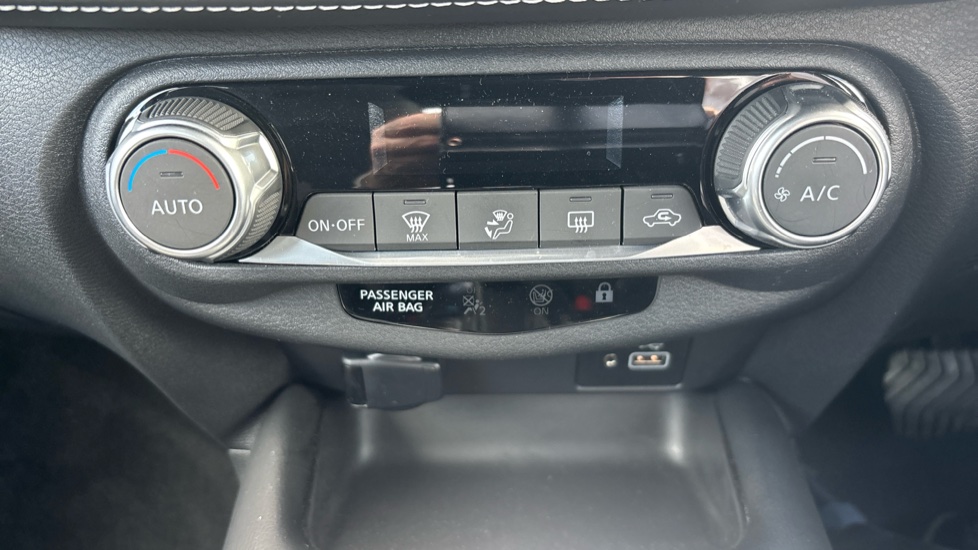 Nissan Juke 1.6 Hybrid N-Connecta 5dr Auto Hybrid Hatchback - Image 27